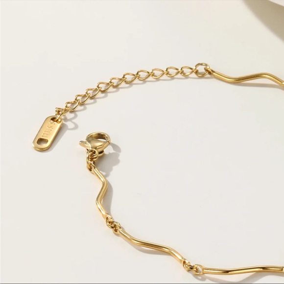 18K Plated Stainless Steel Bracelet - Picture 5 of 6